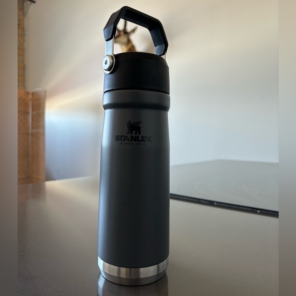 Stanley water bottle - 24oz
